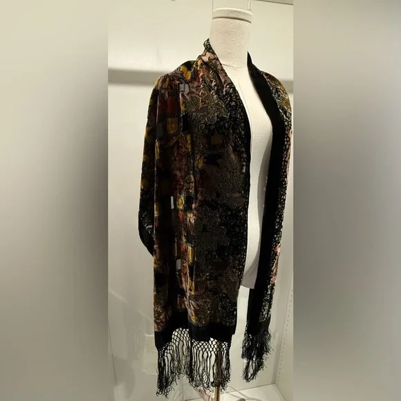 Elegant Multicolor Patterned Shawl - Picture 2 of 8